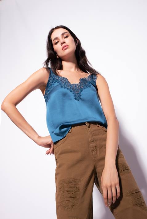 Nach oben | Pinko marokkanisches Blau Oberteil aus Satin und SpitzeZ4ZP478